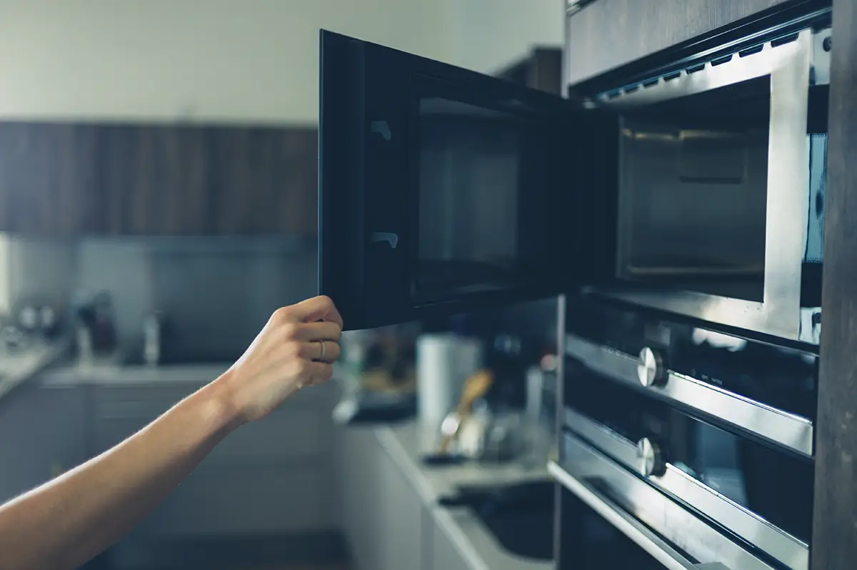 Are Microwave Ovens Difficult to Maintain - breadandbuzz.com