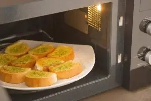 reheat garlic bread